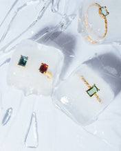 Load image into Gallery viewer, Twisted Oval Horizontal Ring