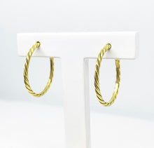 Load image into Gallery viewer, Our 18K Gold hoop earrings gave a little twist to a classic must-have in your jewelry box.
