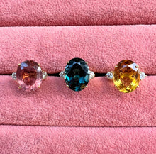 Load image into Gallery viewer, Majestic Side Stones Ring Oval
